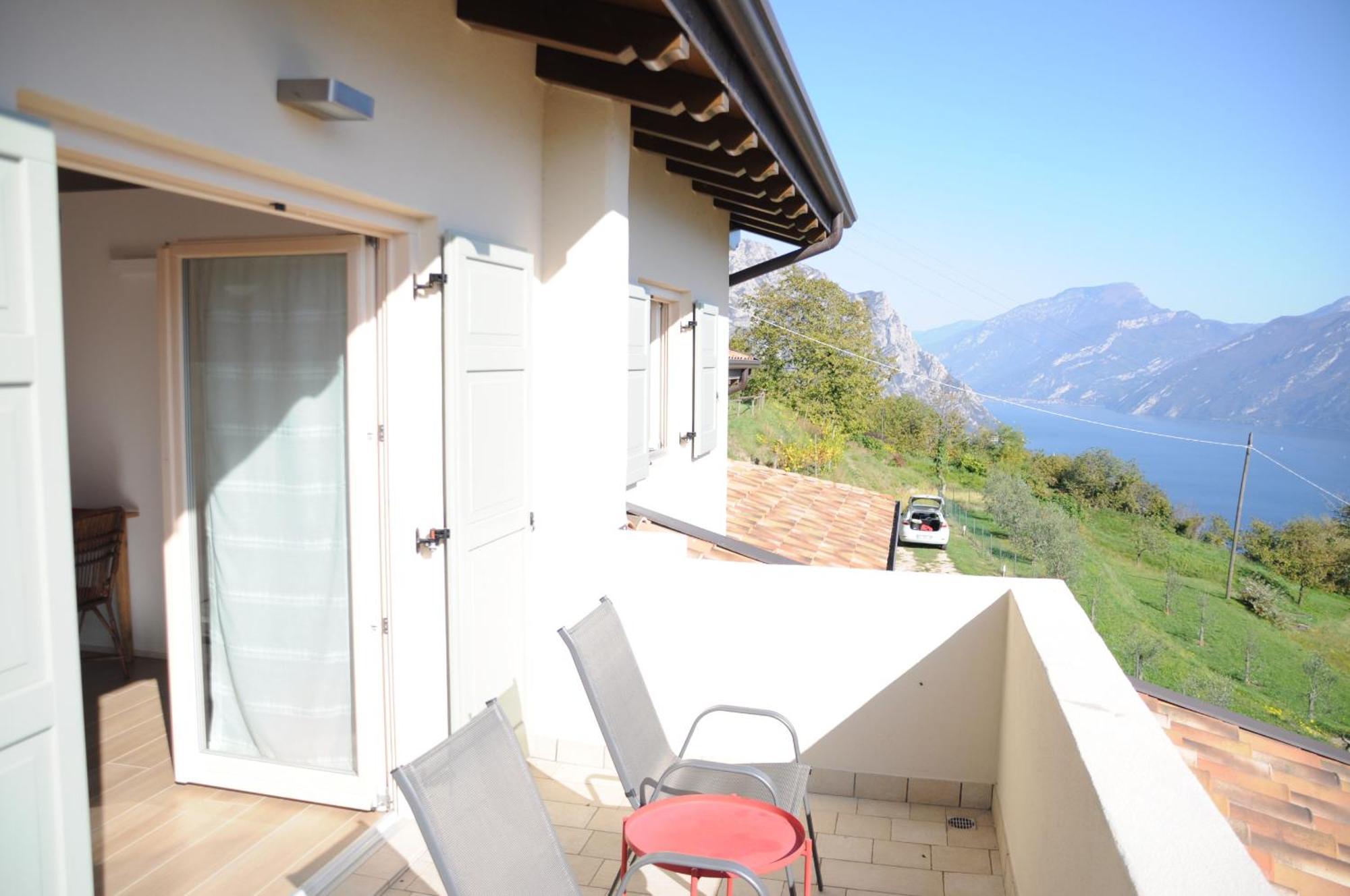 Villetta 56 Blu Yellow And Red Lake View Garden Private Parking By Garda Domus Mea Tremosine Exterior foto